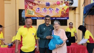 登嘉楼德教会紫孚阁施济贫老   400长者受惠