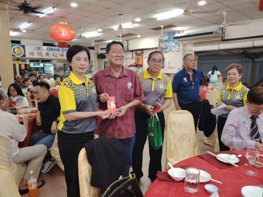 东:已签发:登嘉楼潮州会馆会长督潘林薏华:会馆应积极透过举办活动推广文化