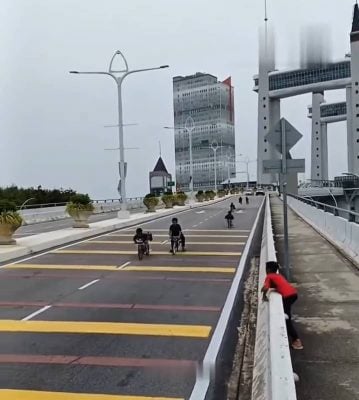 登青少年飙蚊型脚车事件  警接投诉展开调查