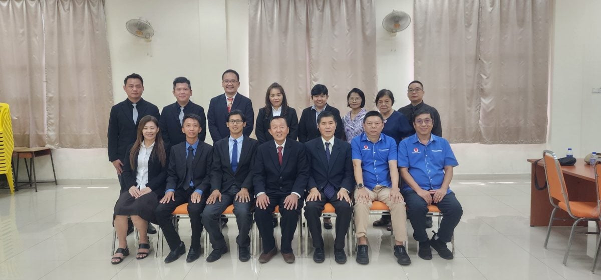 东：已签发：首届登嘉楼华校校友会联合会正式成立 全力推动文教与社会发展