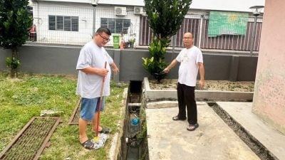市区垃圾冲进直凉华小沟渠  家协要求从源头解决