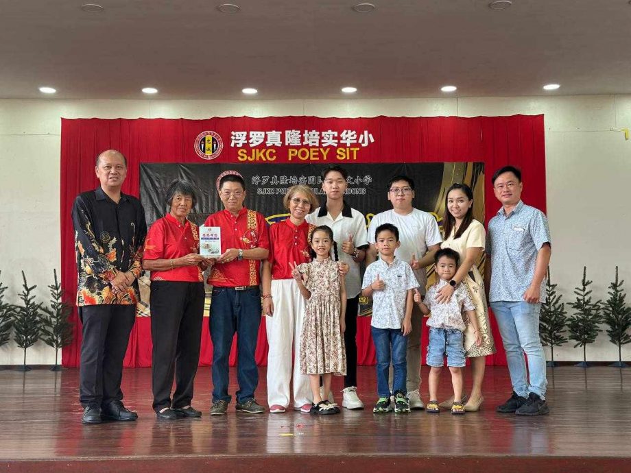 东:浮罗真隆培实华小举行86周年校庆庆典,并同步为校园内新落成的“甘玉华、江宝雪茶社”主持开幕仪式。让学生透过参加一系列丰富多元的活动,铭记这个特别的日子。