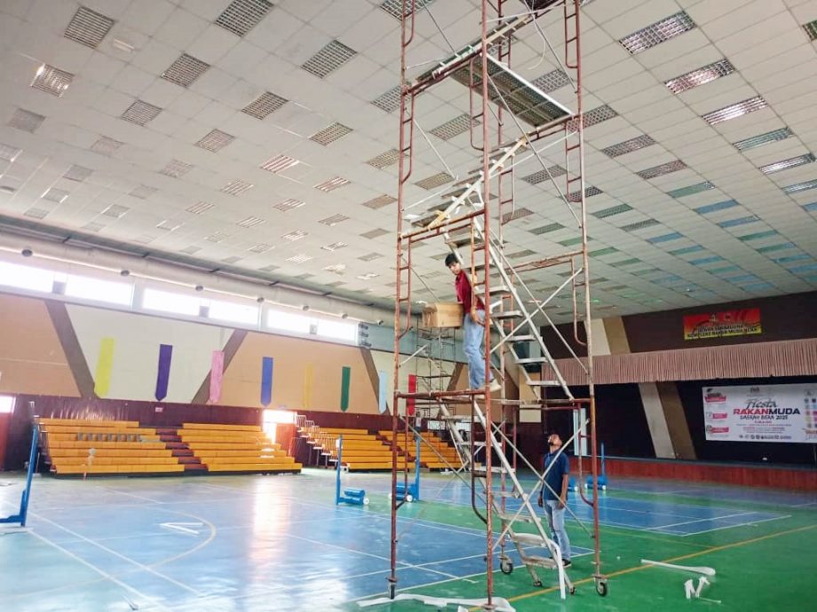 东：百乐青年体育中心大礼堂施工暂时关闭