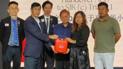 直凉华文狮子会联欢晚宴 捐AED予直凉华小