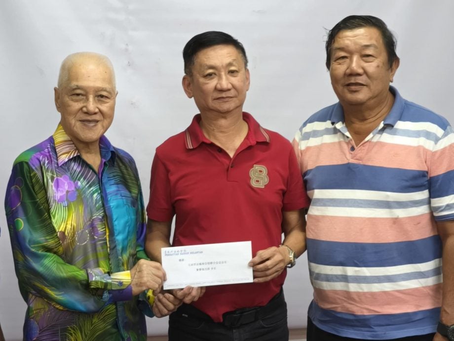 东:马来西亚海南会馆联合会总会长拿督杨克浩一行人与吉兰丹海南会馆理事交流,并汇报“第18届世界海南乡团联谊大会”最新筹备进展。