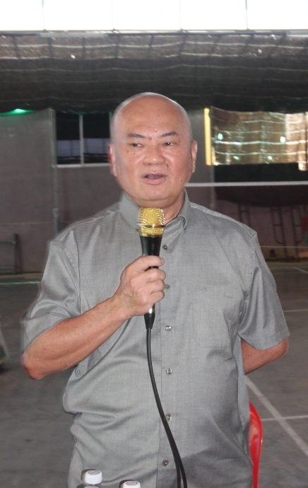 东:(已签发)刘天球:与彭皇家榴梿集团合法化农民,周一起陆续获入芭许可证