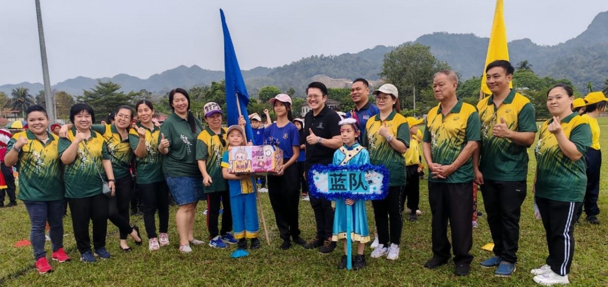 东：（已签发）启文力巴士华小常年运动会充满欢乐气氛
