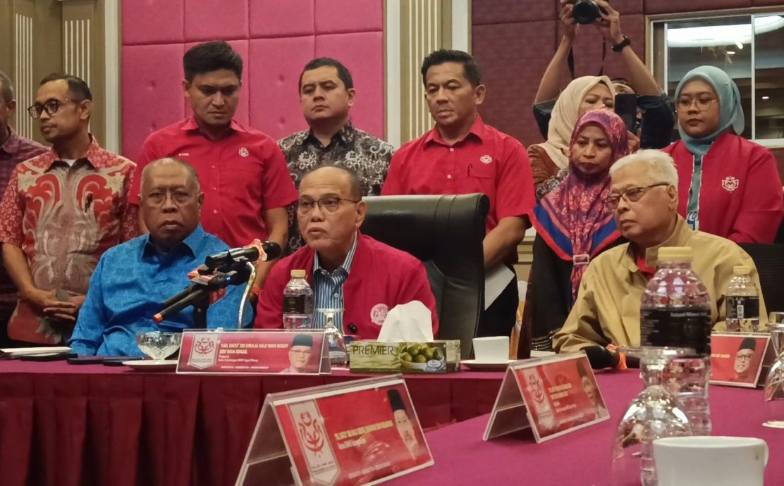 东:(已签发)彭巫统吁落实纳吉居家服刑谕令