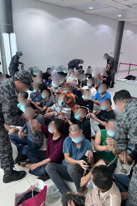 东：（已签发）彭移民局捕29非法外劳 78人遣返回国