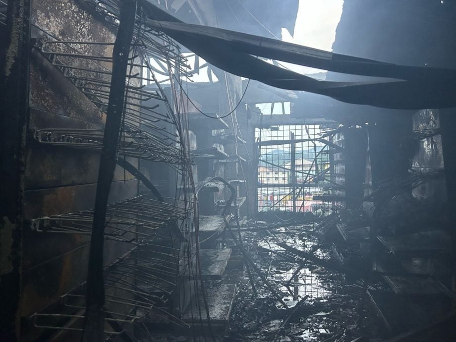 东:(已签发)玻璃口自愿消防队主席林胜鸿:水槽消防车运抵盼提高救火工作