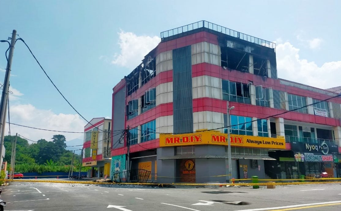 东:(已签发)玻璃口自愿消防队主席林胜鸿:水槽消防车运抵盼提高救火工作