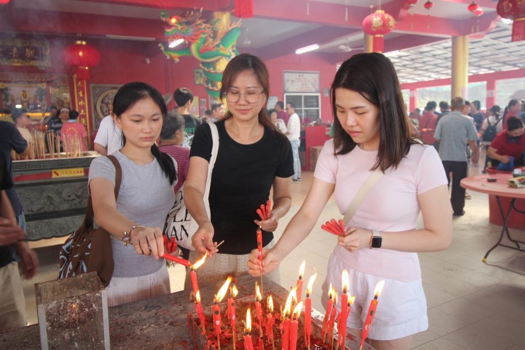 东：（已签发）观音诞逢周日及榴梿季节，逾2000人到都赖路观音堂吃素