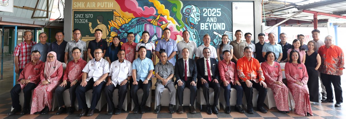 东:(已签发)阿亦布爹中学“精明课室”推介礼 全校迈向数码转型