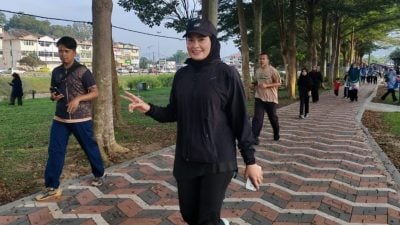运动交流两不误  雪芙菈率200人跑5km