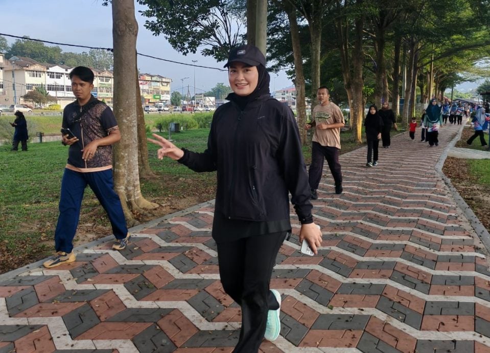 东:(已签发)雪芙菈与民众一起跑5公里路