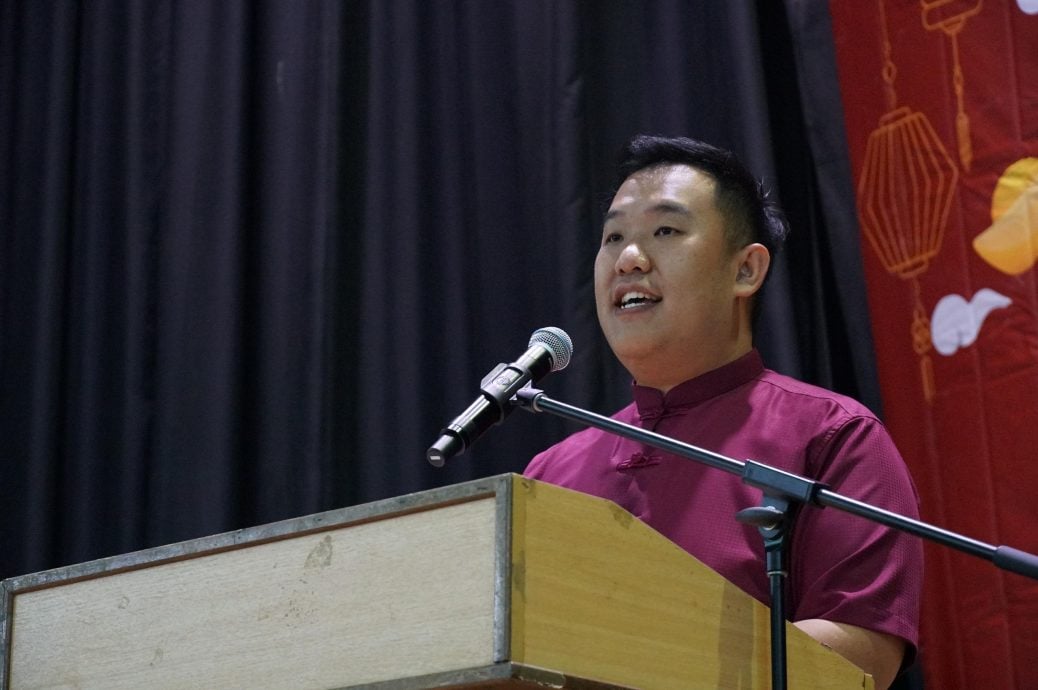 东:(已签发)马华拿“鸡蛋“比“东铁”,陈宥迪:难怪国家债台高筑