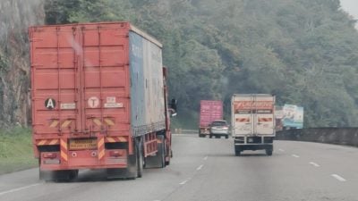 罗里长巴积欠罚单仍上路   各界：交通部执法不严