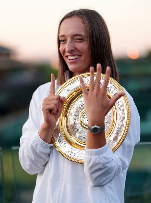 两盘送蛋创公开赛时代决赛最狂胜  斯瓦泰克温网首封后