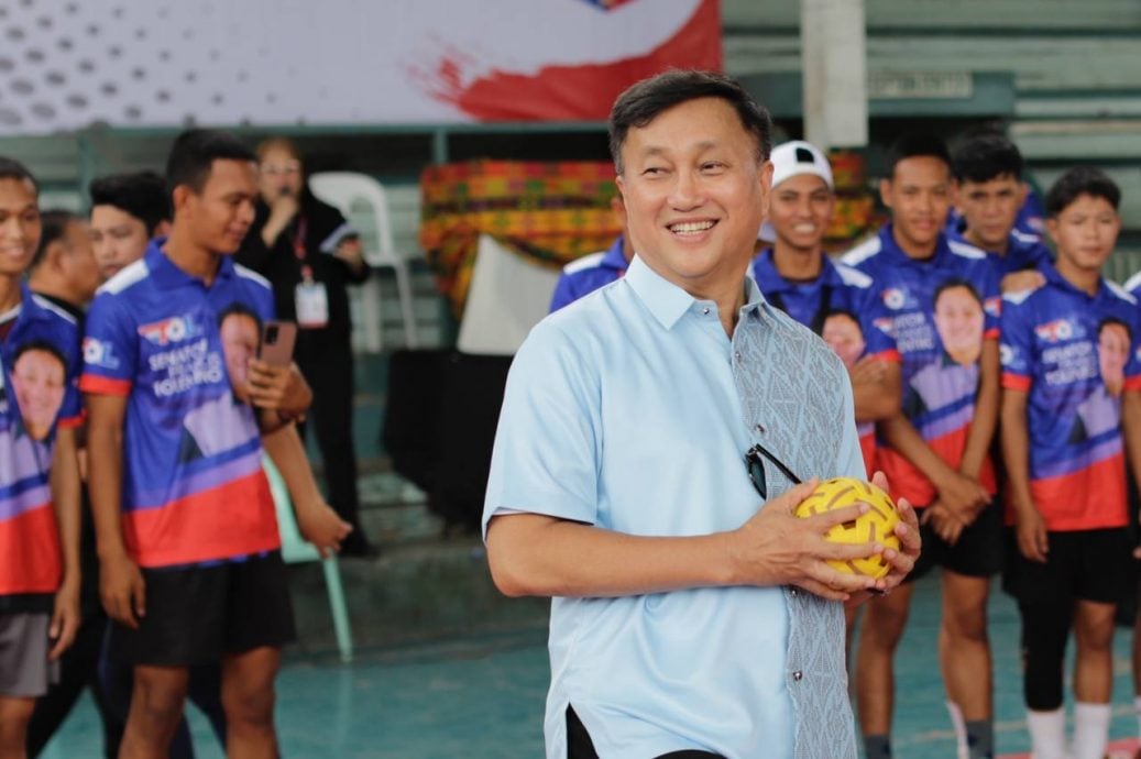 中国外交部:对菲律宾前参议员托伦蒂诺实施制裁