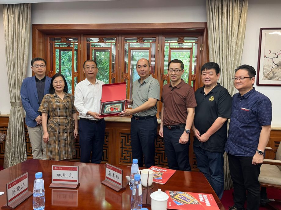 中总携手北大共建课程 开展调研交流