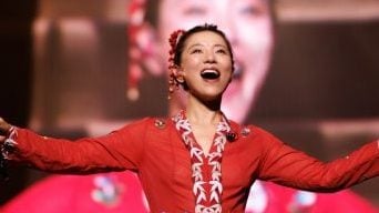 视频 | 为大马歌迷勤练马来歌 丁当自侃穿马来装变优雅