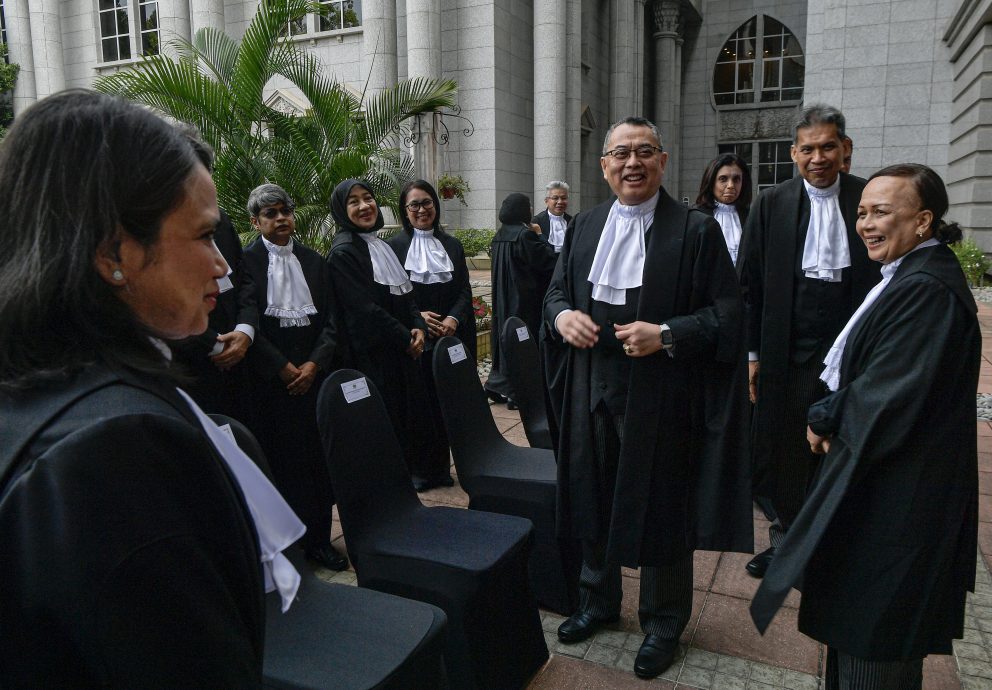 主文/法官宣誓就职/阿布巴卡:多元国家司法责任重大 盼无惧无私履职 上诉庭拟增至10组不同的法官加速审案