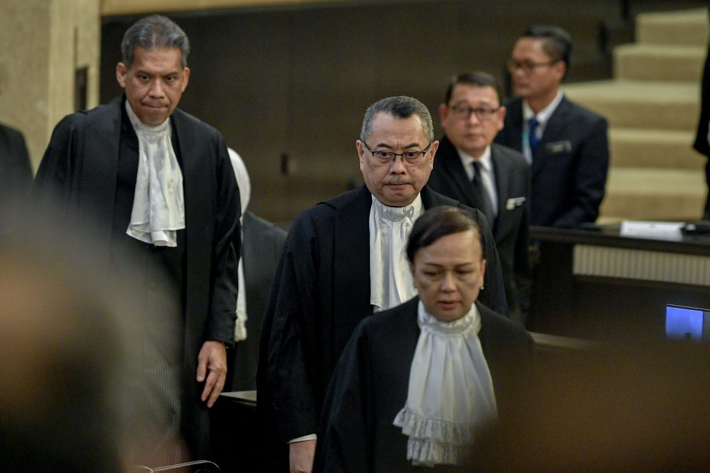 主文/法官宣誓就职/阿布巴卡:多元国家司法责任重大 盼无惧无私履职 上诉庭拟增至10组不同的法官加速审案