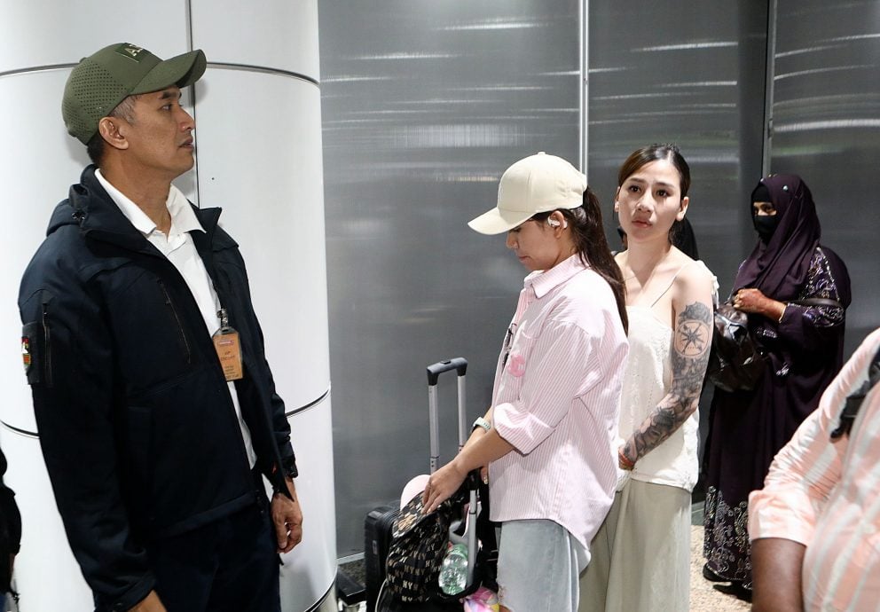 人口私运集团向非法移民提供执法官员照片