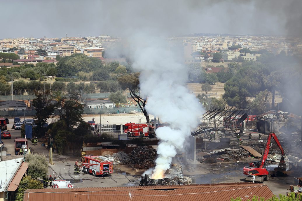 以为是地震！罗马“加油站爆炸”9名警消受伤 巨大火球冲天