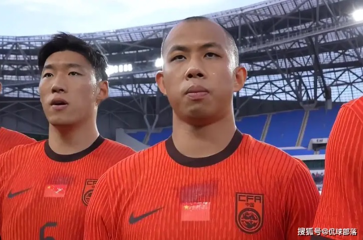 **体育：国际足球**中国男足0:2不敌以替补为主的日本队  东亚杯两连败