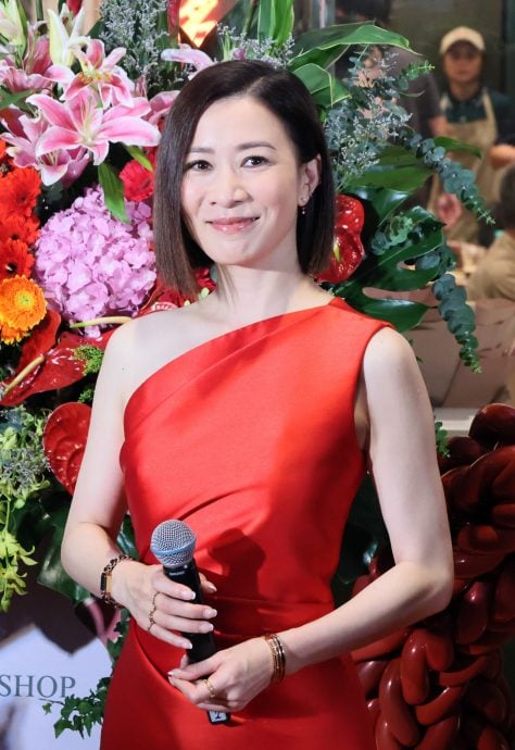 佘诗曼新剧杀青来马狂吃 忍泪求粉丝“别弄哭我”