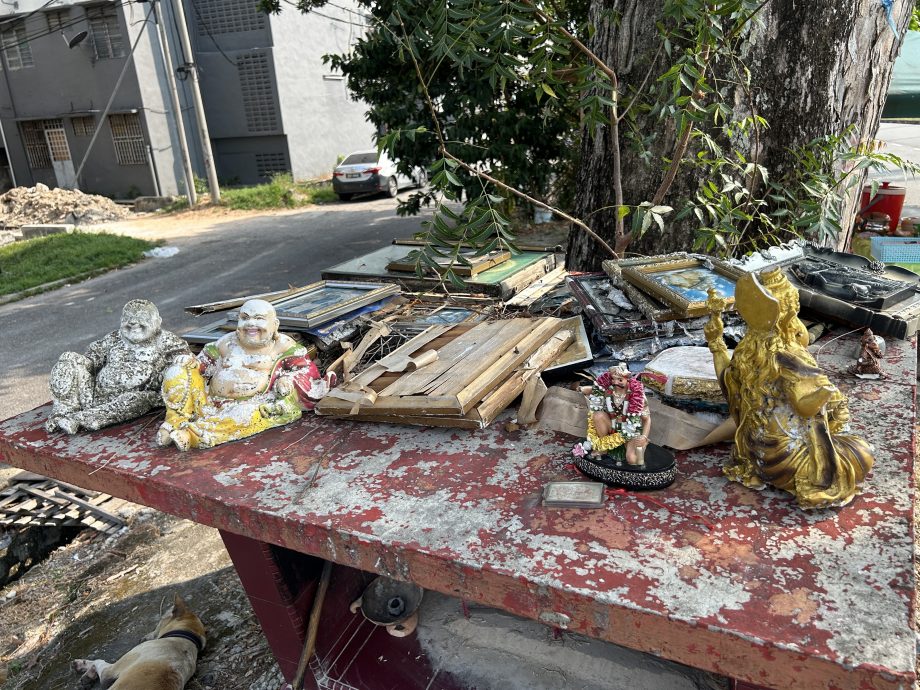 供星洲网/神仙也有“落难”时?,组屋拿督公神龛成“神像收难所”