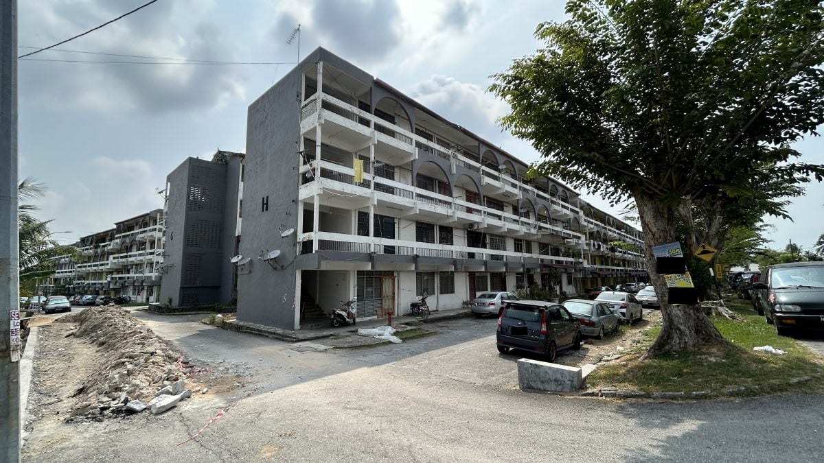 供星洲网/神仙也有“落难”时?,组屋拿督公神龛成“神像收难所”