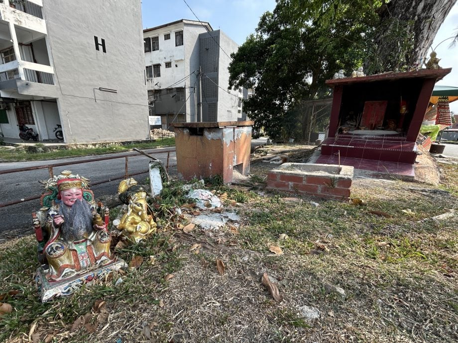 供星洲网/神仙也有“落难”时?,组屋拿督公神龛成“神像收难所”