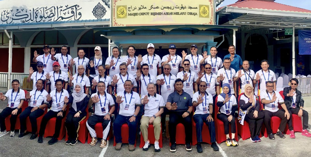 供星洲网:超过100名团结政府领袖下乡到波德申视察!美化、粉刷、与民交流