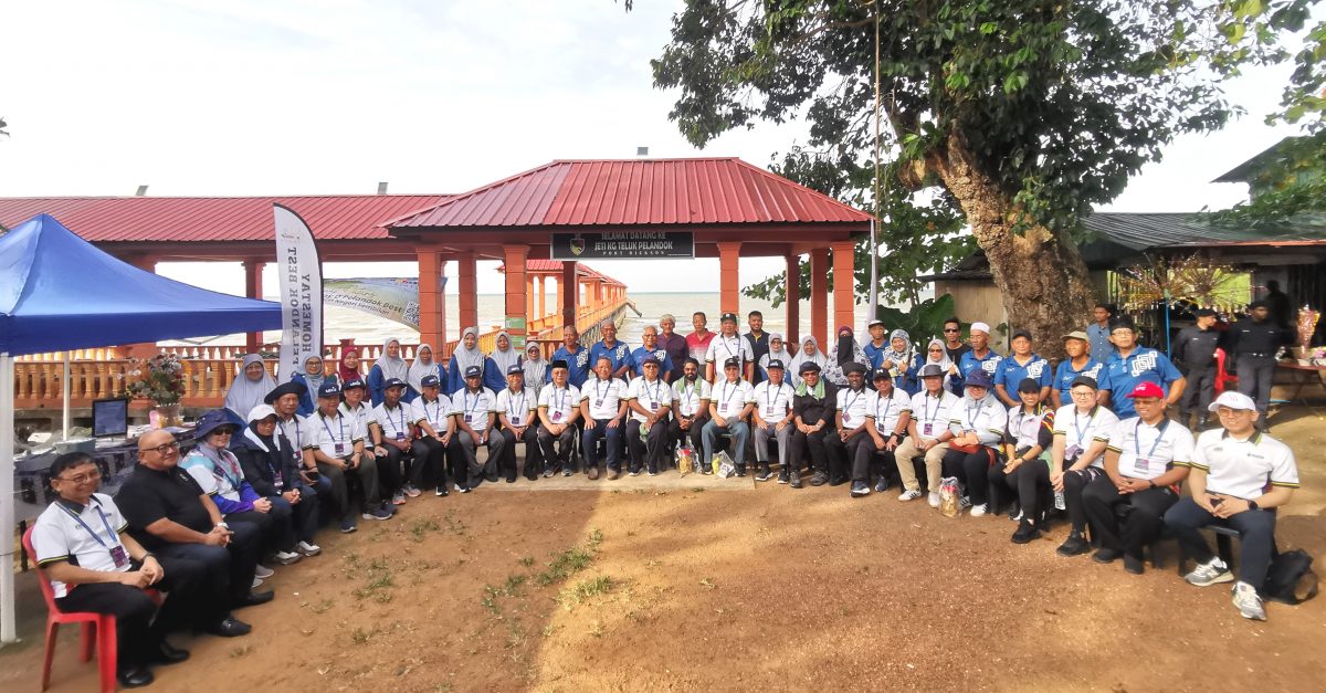 供星洲网:超过100名团结政府领袖下乡到波德申视察!美化、粉刷、与民交流