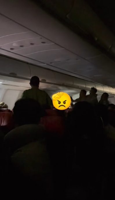 供星洲网:隆飞成都航班传打架事件 男女互殴火爆视频广传