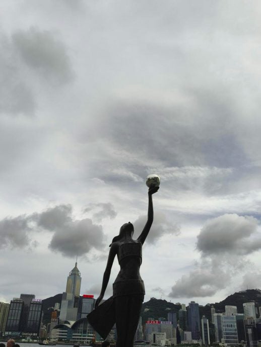 供星洲网:香港如“死城”?女子列5大问题引议 网民:穷游别来