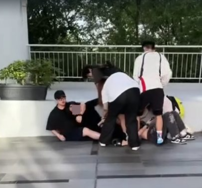 供网//女大学生校区遭割颈案·辅警大赞见义勇为学生“好勇敢！”