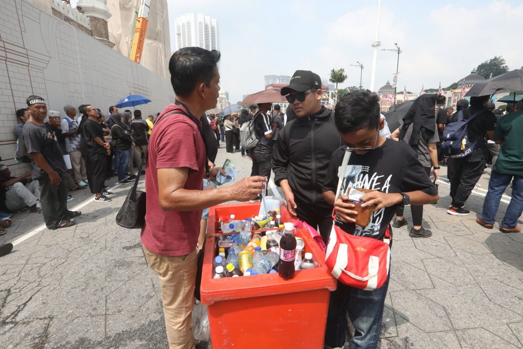 倒安华集会商机处处