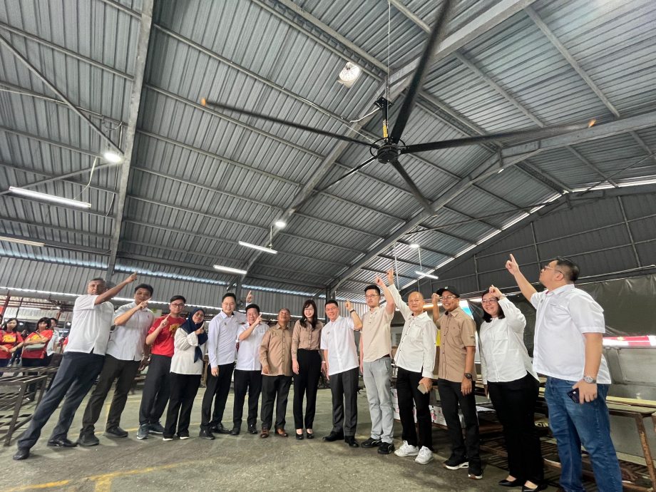 倪可敏率团三访怡狮尾巴刹 再拨100万提升通风和厕所