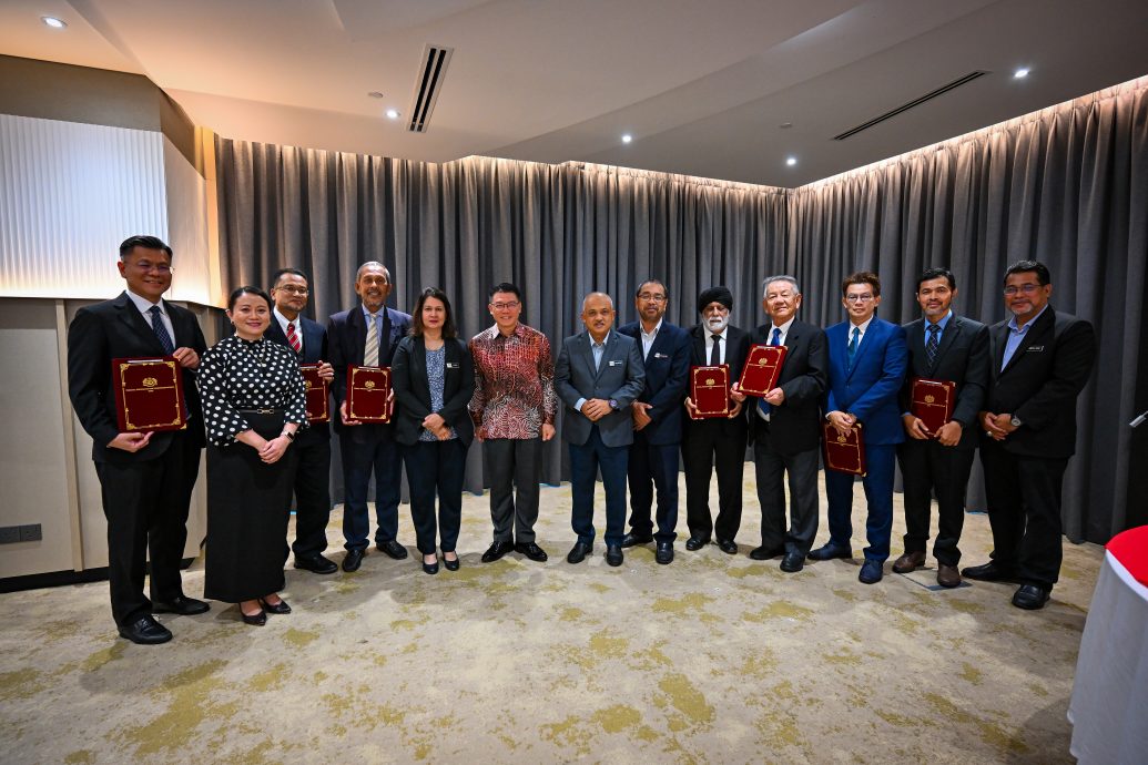 倪可敏颁委任状予7名延长任期的TPPS主席