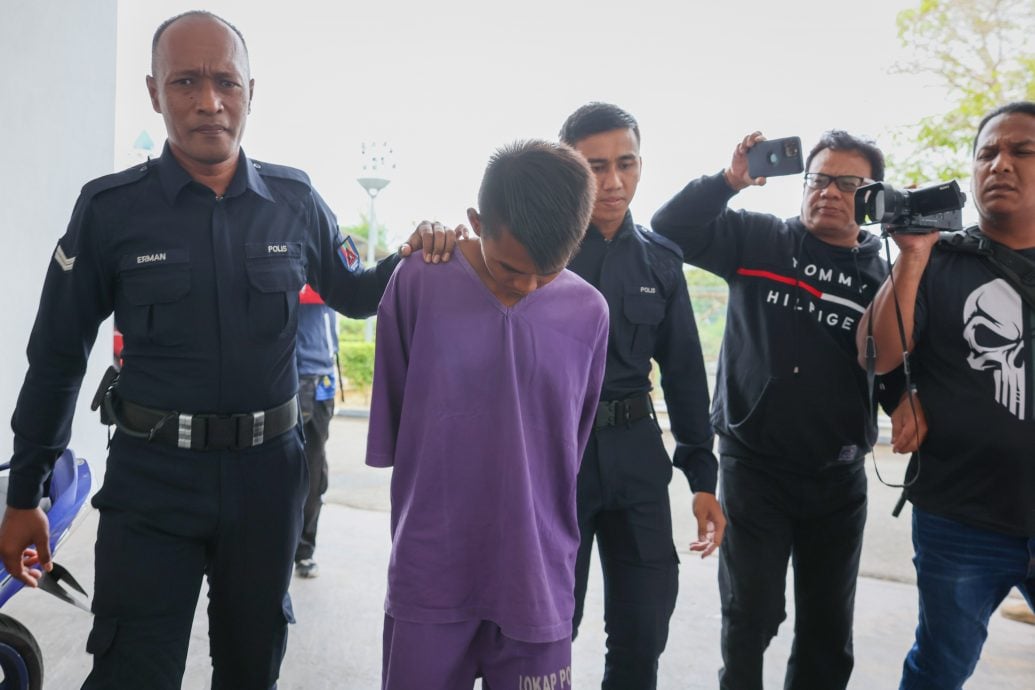 停泊岛翻船3死案，涉案船夫认吸毒罪。