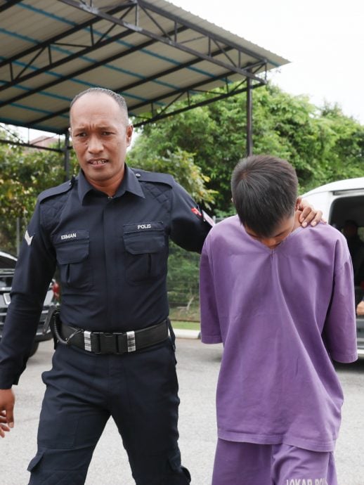 停泊岛翻船3死案，涉案船夫认吸毒罪。