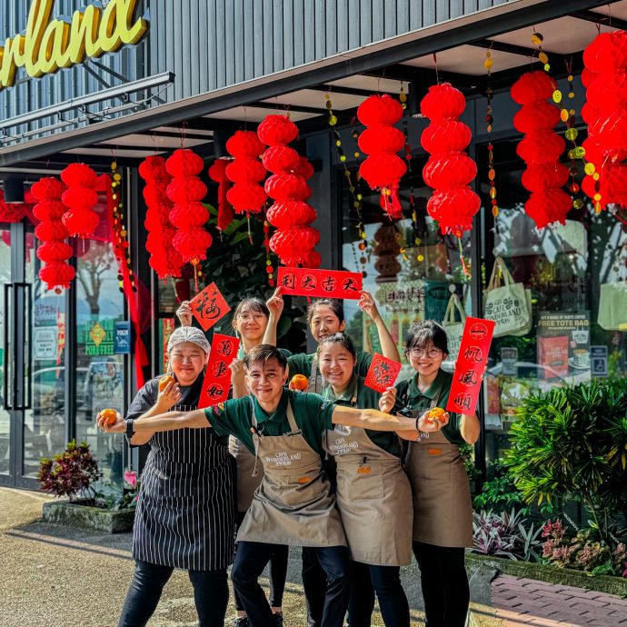 【我们】巫裔小伙为与华裔顾客沟通 学菜单80样粤语食物名