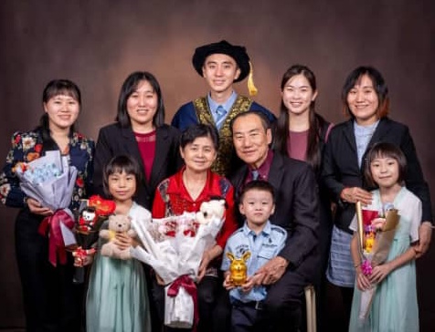 【暖势力】| 三代20人行医路 郑汉平剪报星洲43年助病人解惑