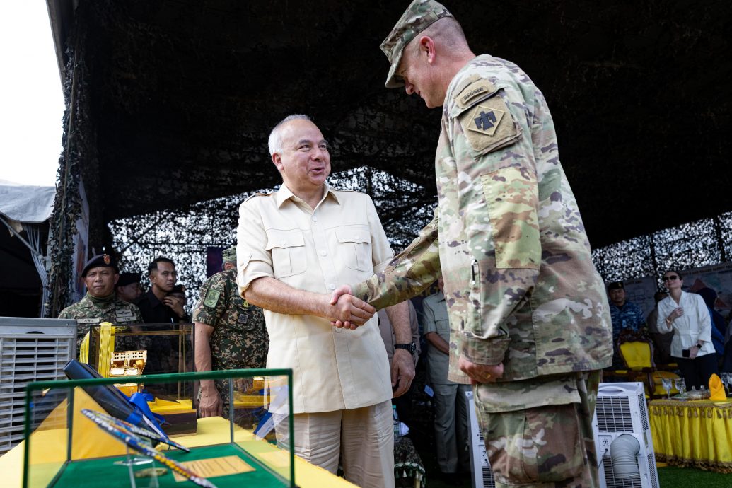 苏丹出席马美演习，见证实弹火箭发射