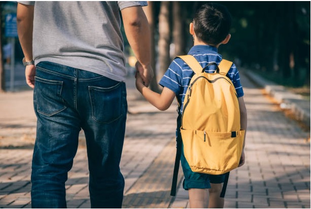 **全国综合(只供网)**人妻亲揭:丈夫“精神出轨”孩子幼儿园老师!