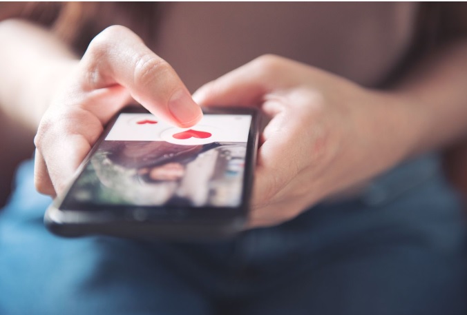 **全国综合（只供网）**暖男竟“露出狼性”  女子曝交友软件恐布经历