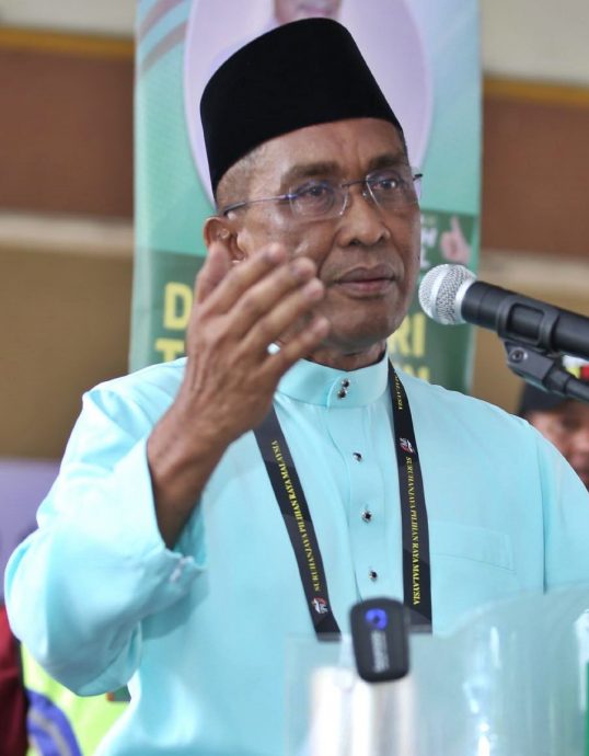 全国：伊斯兰党总秘书拿督斯里达基尤丁今日表示，国盟不支持公正党前署理主席拉菲兹率领另外8名公正党议员要求政府设立皇家调查委员会，以调查司法任命的建议。